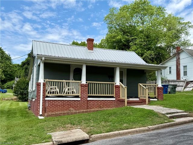 212 S 6th Avenue, Mayodan, NC 27027
