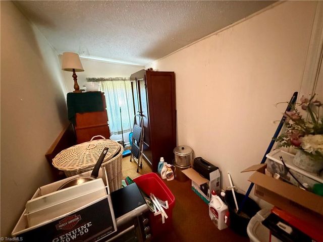 212 S 6th Avenue, Mayodan, NC 27027