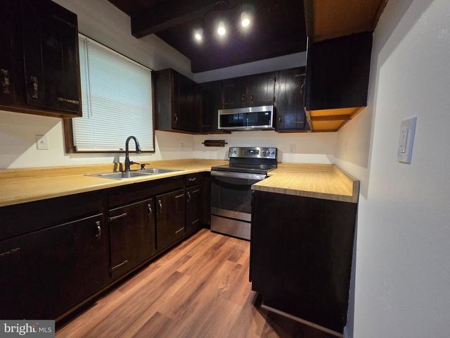 214 N LIVERPOOL ST, Manchester, PA 17345