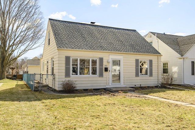 2924 N 79th STREET, Milwaukee, WI 53222