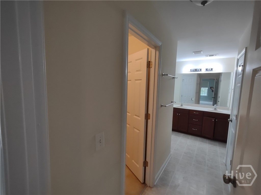 Image 12 of property listing at 72 Patriot Drive, Richmond Hill, GA 31324