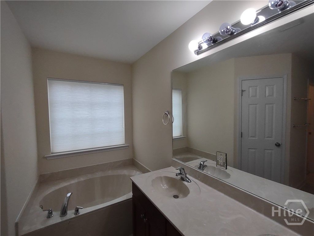 Image 13 of property listing at 72 Patriot Drive, Richmond Hill, GA 31324