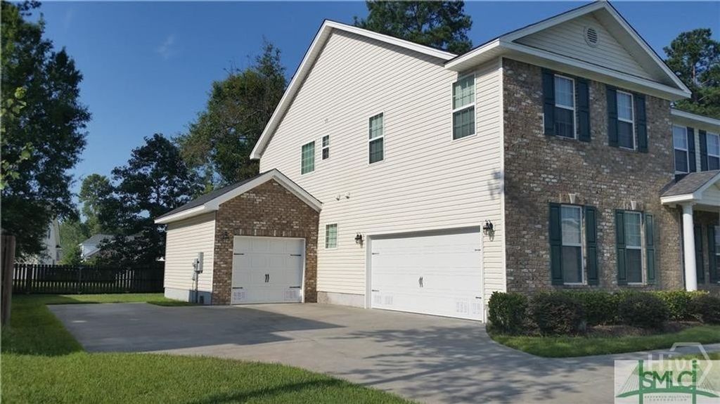 Image 2 of property listing at 72 Patriot Drive, Richmond Hill, GA 31324