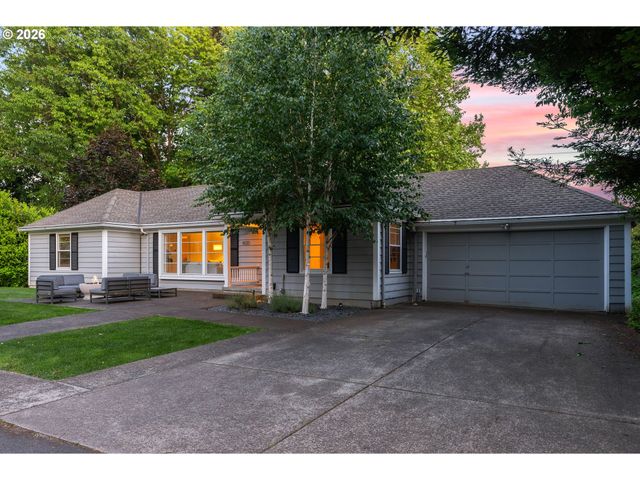 8120 Sw MAPLE Dr, Portland, OR 97225