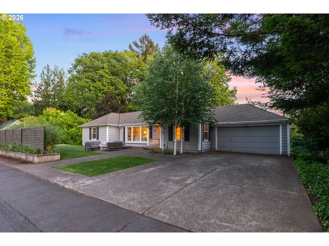 8120 Sw MAPLE Dr, Portland, OR 97225