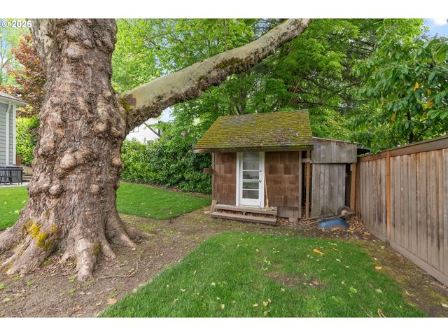 8120 Sw MAPLE Dr, Portland, OR 97225