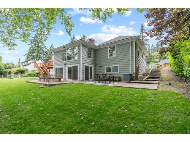 8120 Sw MAPLE Dr, Portland, OR 97225