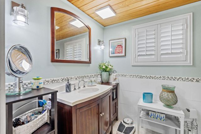 327 Mountain View DR, Sunrise Beach, TX 78643