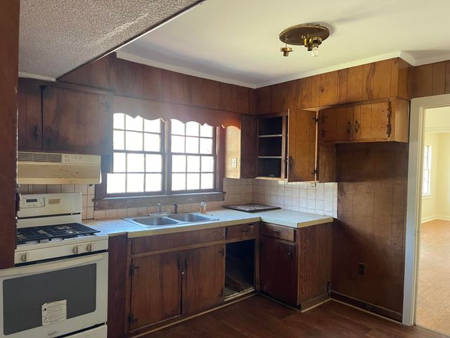 1102 N Lemacks Street, Walterboro, SC 29488