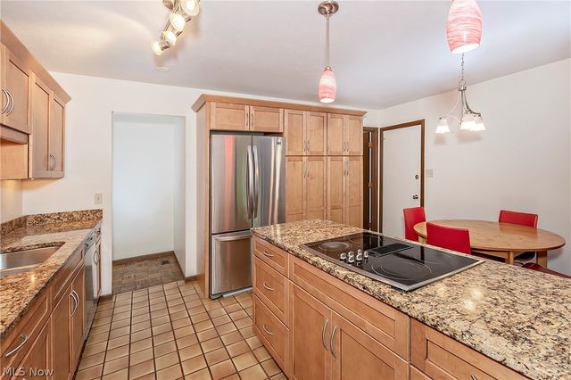 12616 Cedar Road, Cleveland Heights, OH 44106
