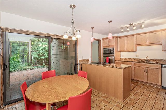 12616 Cedar Road, Cleveland Heights, OH 44106