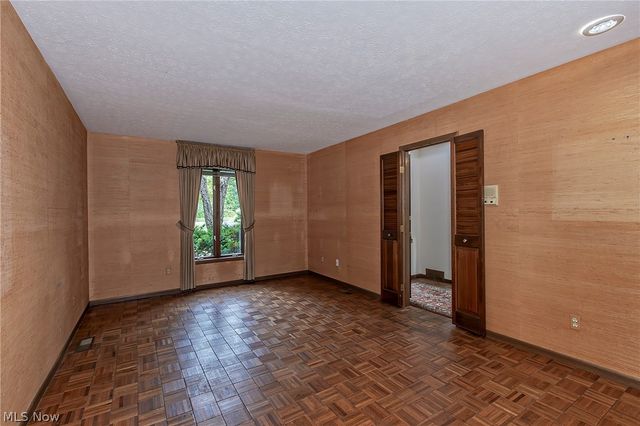 12616 Cedar Road, Cleveland Heights, OH 44106