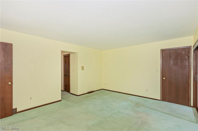 12616 Cedar Road, Cleveland Heights, OH 44106