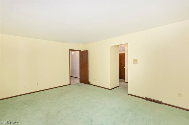 12616 Cedar Road, Cleveland Heights, OH 44106