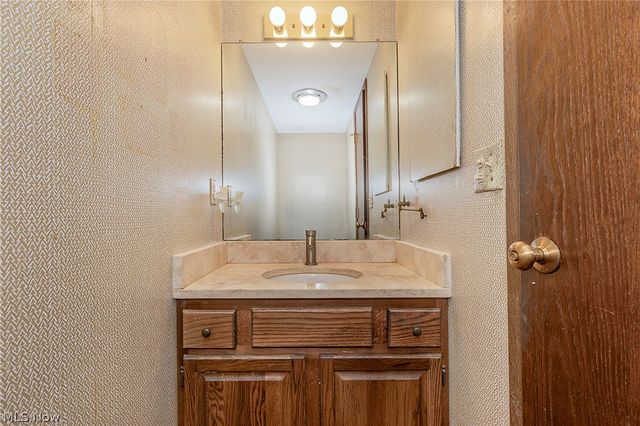12616 Cedar Road, Cleveland Heights, OH 44106