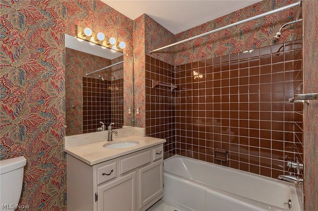12616 Cedar Road, Cleveland Heights, OH 44106