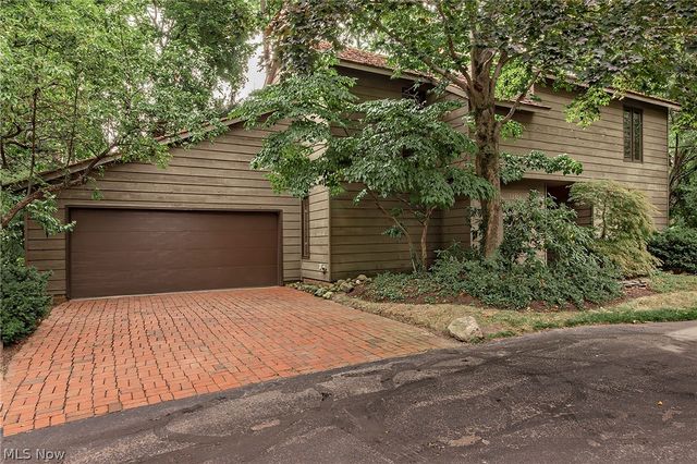 12616 Cedar Road, Cleveland Heights, OH 44106