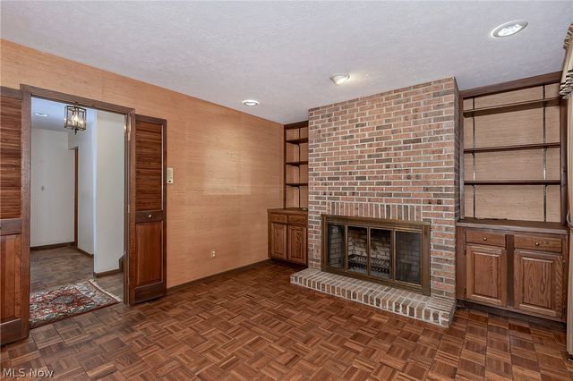 12616 Cedar Road, Cleveland Heights, OH 44106