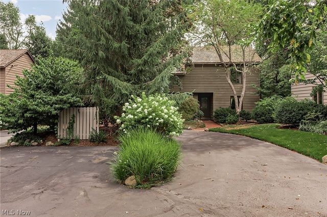 12616 Cedar Road, Cleveland Heights, OH 44106