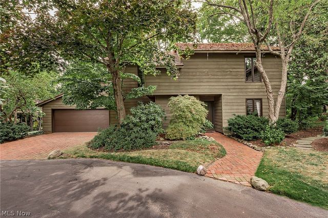 12616 Cedar Road, Cleveland Heights, OH 44106