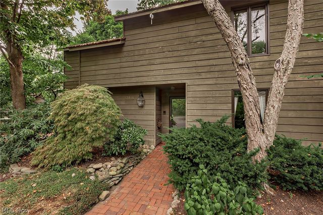 12616 Cedar Road, Cleveland Heights, OH 44106