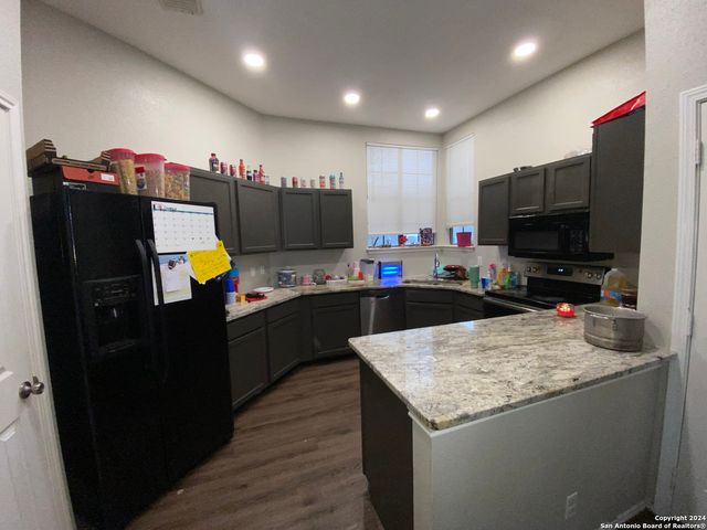 9915 Raven Field, San Antonio, TX 78245