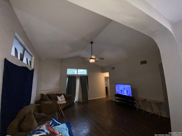 9915 Raven Field, San Antonio, TX 78245