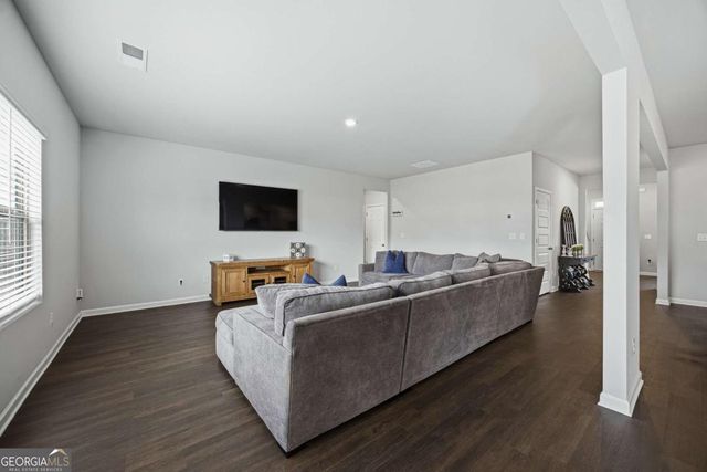 933 Nandina Lane, Loganville, GA 30052