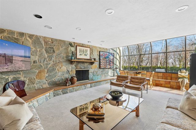 45 Southeast Road, Sands Point, NY 11050