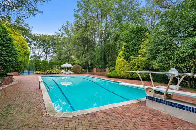 45 Southeast Road, Sands Point, NY 11050