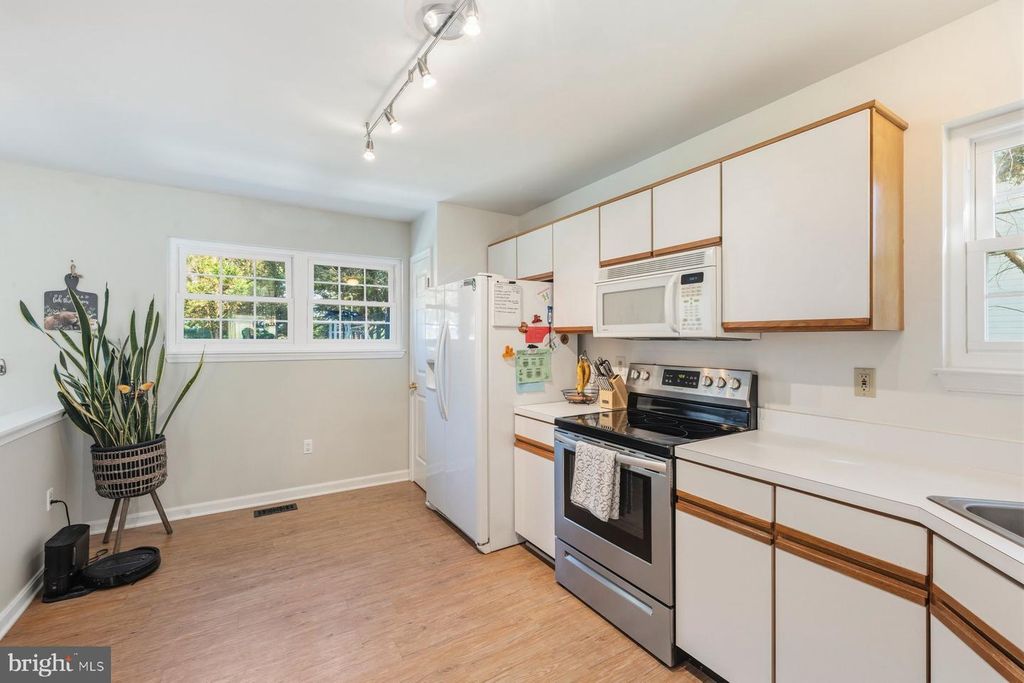 Image 10 of property listing at 1183 JO APTER PL, New Windsor, MD 21776