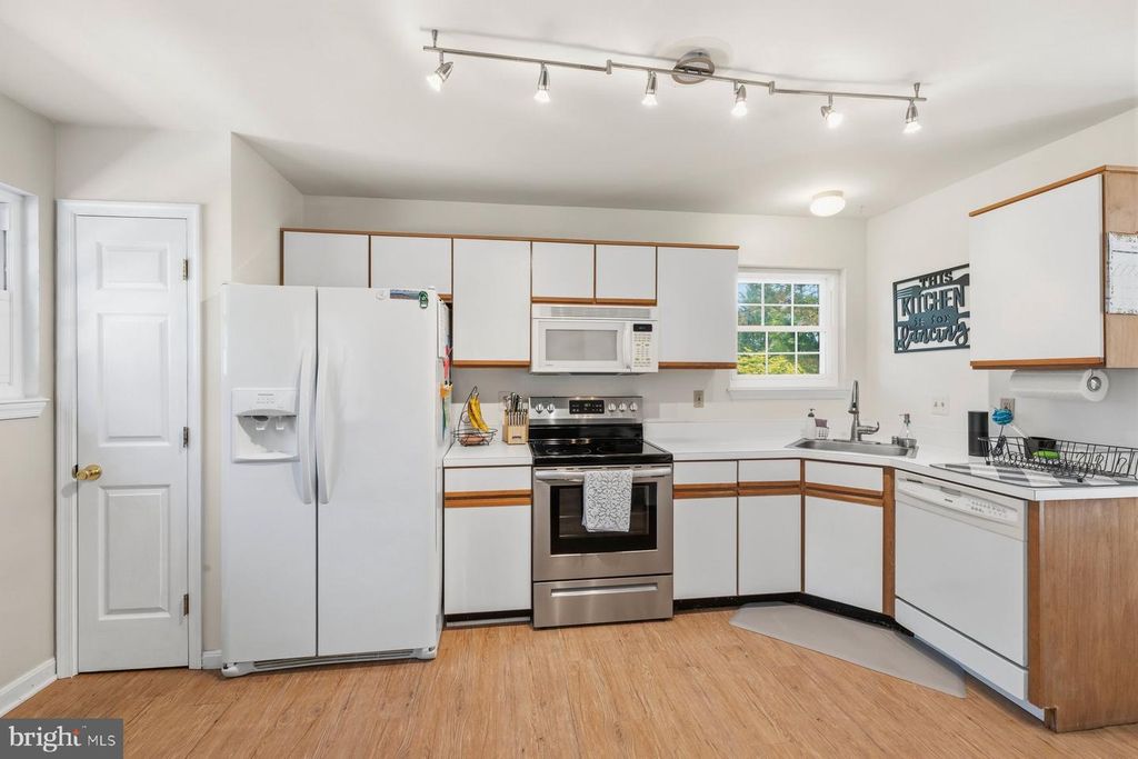 Image 9 of property listing at 1183 JO APTER PL, New Windsor, MD 21776