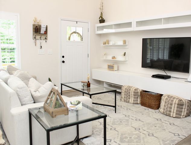 873 Hafner Rd, Charlotte, TN 37036