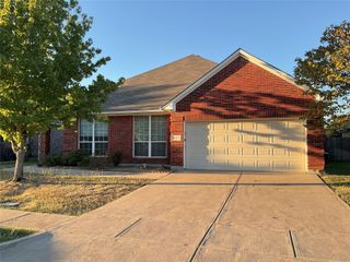 703 Crownpoint Lane, Arlington, TX 76002