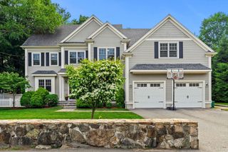 84 Hancock St, Lexington, MA 02420