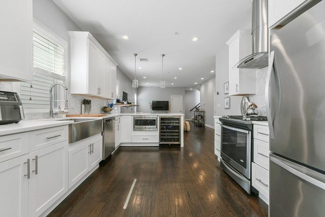 349 Meridian St 3, Boston, MA 02128