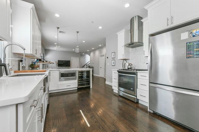 349 Meridian St 3, Boston, MA 02128