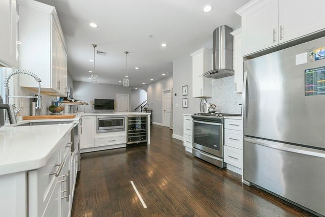 349 Meridian St 3, Boston, MA 02128