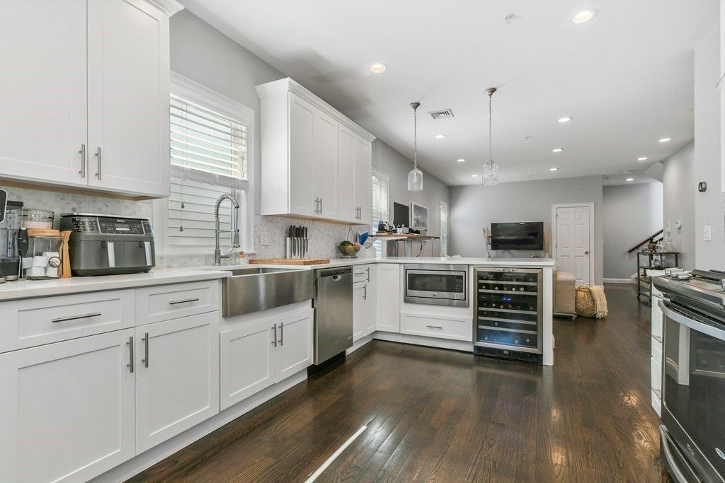 349 Meridian St 3, Boston, MA 02128