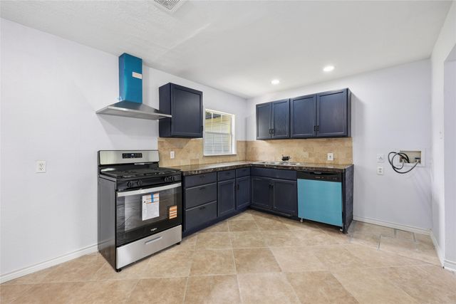 821 Travis Street, Garland, TX 75040