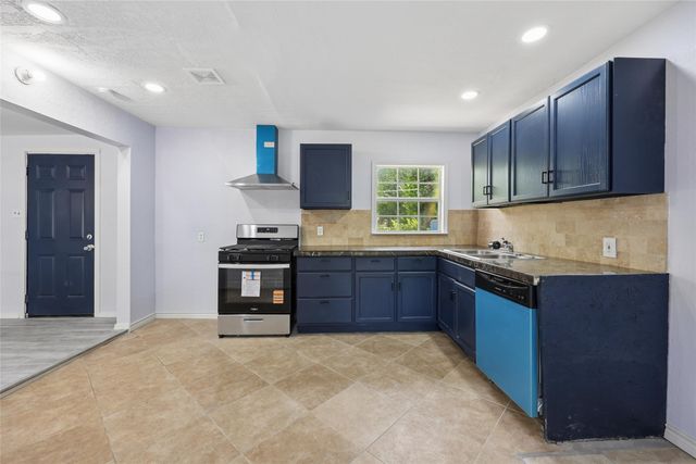821 Travis Street, Garland, TX 75040
