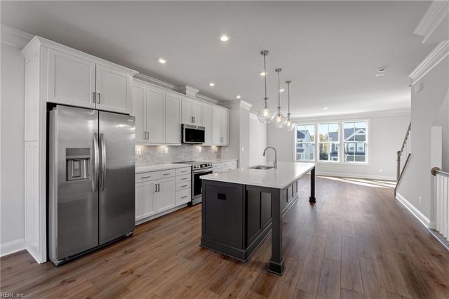 8 Bracewell LN, Yorktown, VA 23692