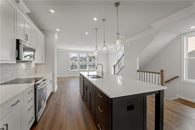 8 Bracewell LN, Yorktown, VA 23692