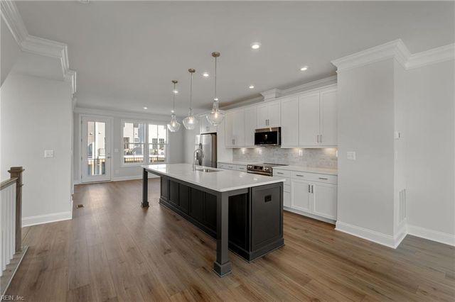 8 Bracewell LN, Yorktown, VA 23692