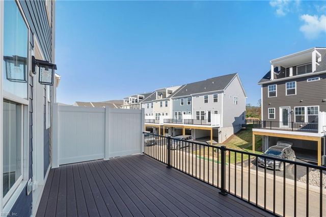 8 Bracewell LN, Yorktown, VA 23692