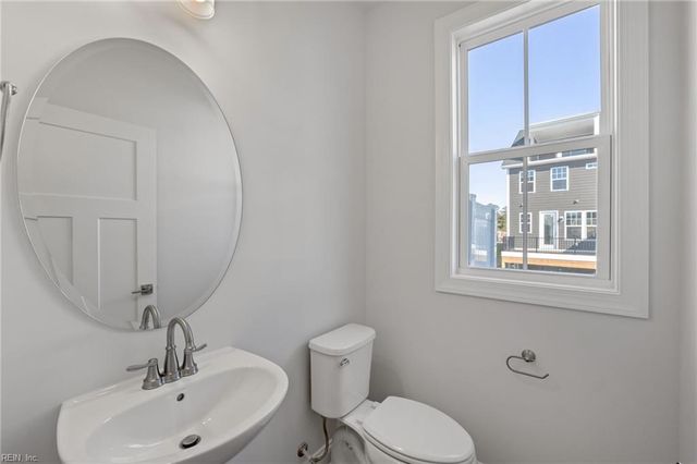 8 Bracewell LN, Yorktown, VA 23692