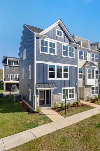 8 Bracewell LN, Yorktown, VA 23692