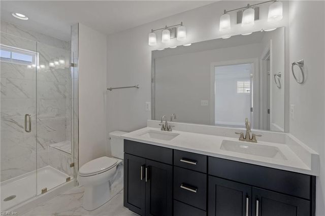 8 Bracewell LN, Yorktown, VA 23692