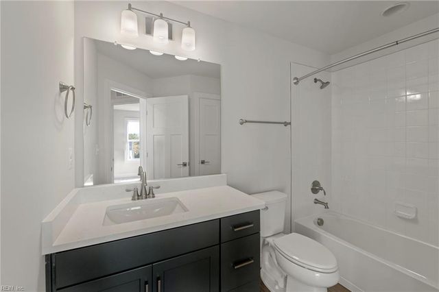 8 Bracewell LN, Yorktown, VA 23692