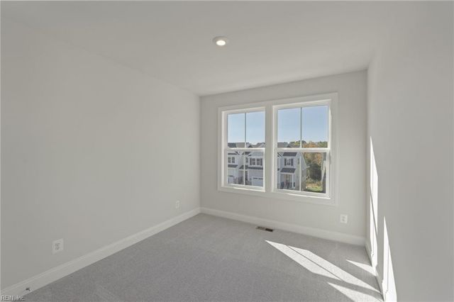 8 Bracewell LN, Yorktown, VA 23692